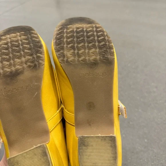 SOBEYO Yellow Girls Mary Jane Shoes Size 4 - Picture 9 of 9